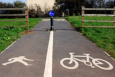 Attentif aux piétons et aux cyclistes